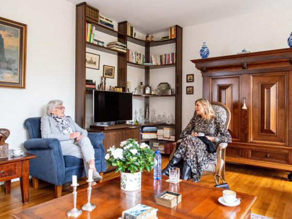 Queen Maxima visits sick elderly 1