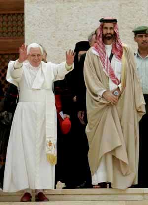 Benedict at the Amman mosque