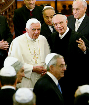 Benedict visits a New York synagogue