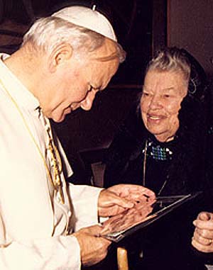 Catherine Doherty warmly received by Pope JPII