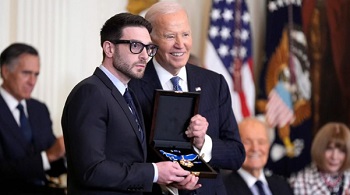 Alex Soros receiving medal from Biden