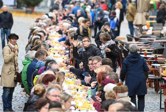 Catholics invite Protestants to Communion