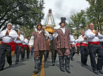 procession la conquistadora