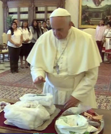 Pope Francis blesses coca lieves - 01