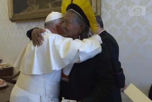 Francis meets indigenous Amazon chief 1