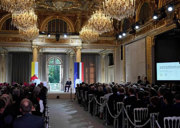 Pope at the Elisee Palace 1